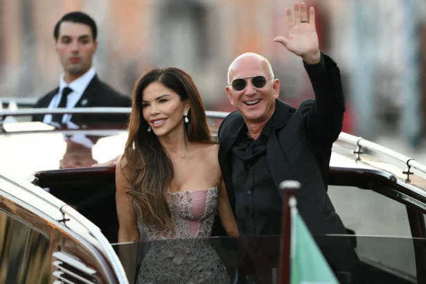 Jeff Bezos and Lauren Sanchez
