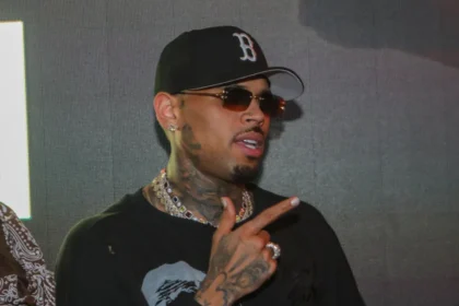 Chris Brown Sparks Fury Over Raunchy Onstage Routine as Fans Say He Went “Too Far”