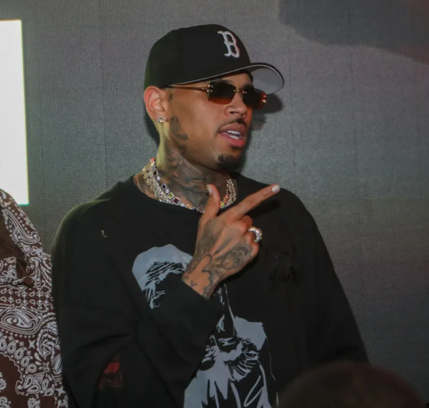 Chris Brown Sparks Fury Over Raunchy Onstage Routine as Fans Say He Went “Too Far”